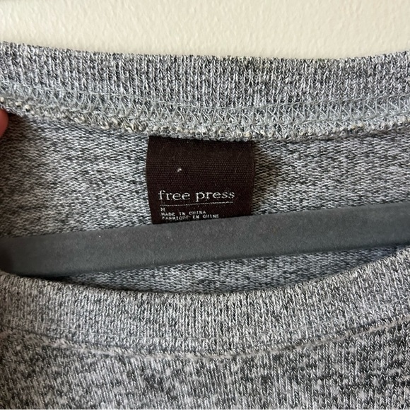 Free Press Gray Long Sleeve Crewneck Soft Sweater Top Women’s Size Medium - Picture 3 of 6